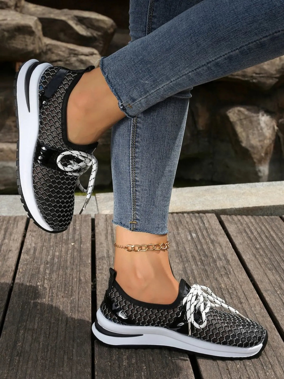 Breathable Mesh Lace-Up Athletic