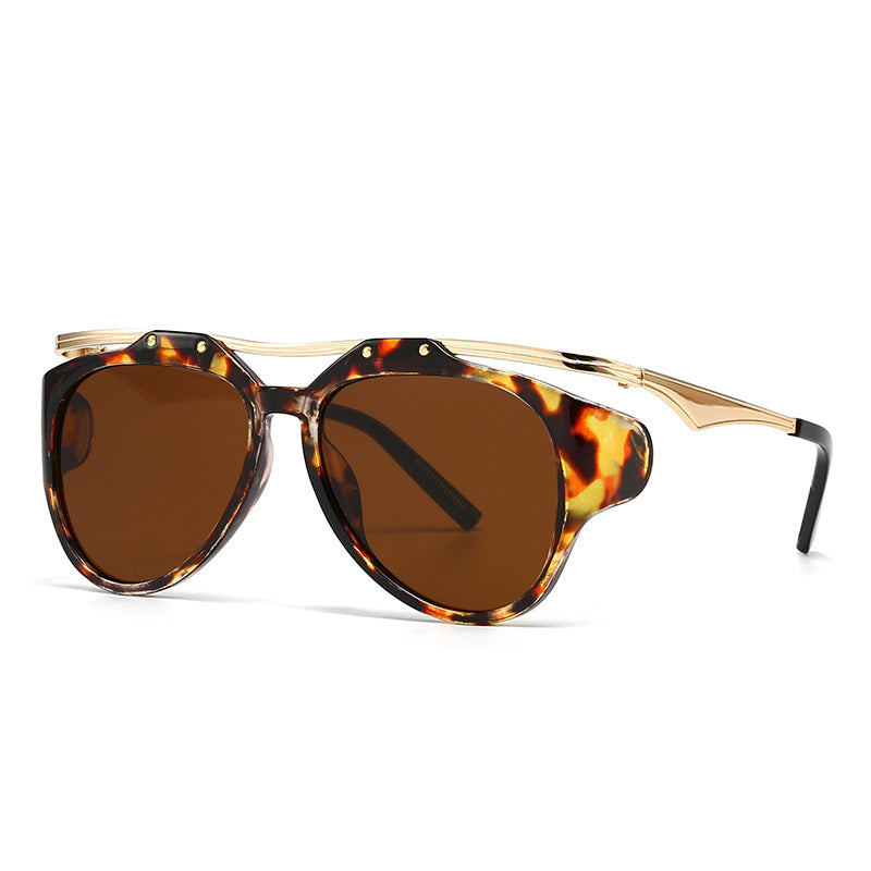 Sunglasses, European and American street photos, Instagram influencers, models, geometric metal frames, sunglasses for women