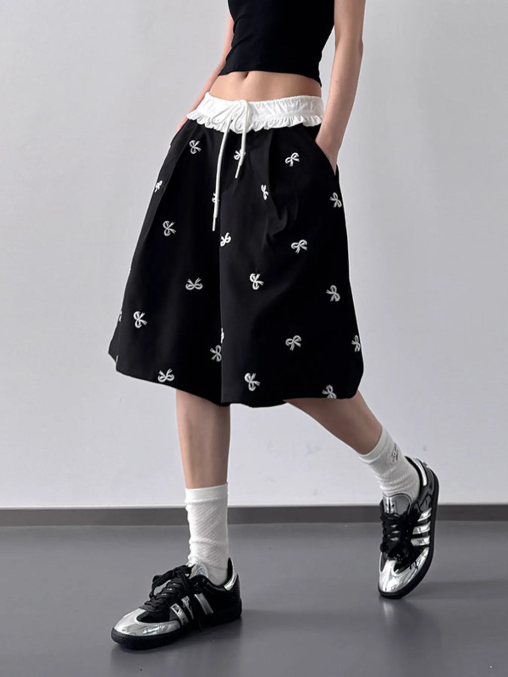 Bow Print Wide Leg Shorts with Contrast Ruffle Waistband