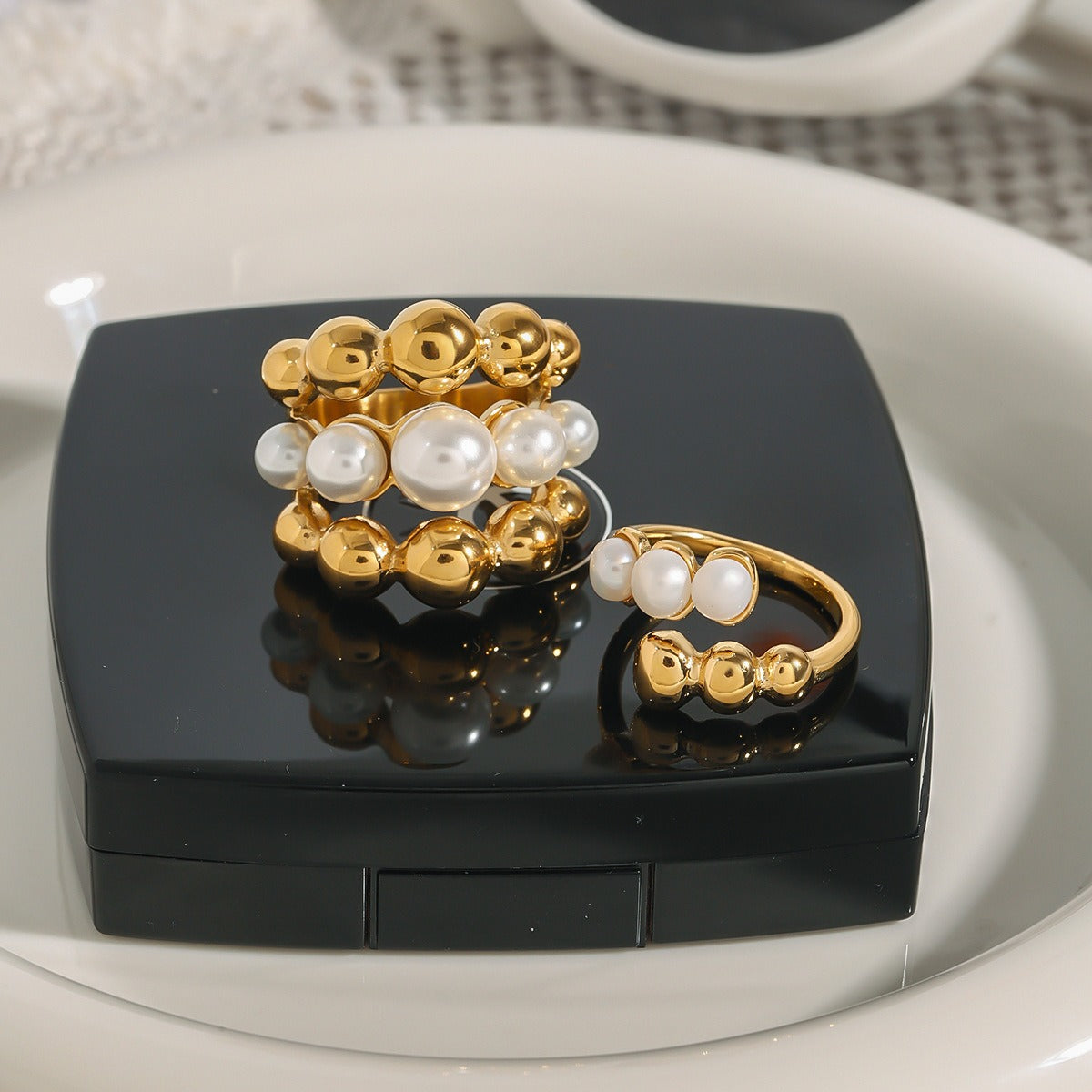 18K Gold Round Pearl Inlaid Ring