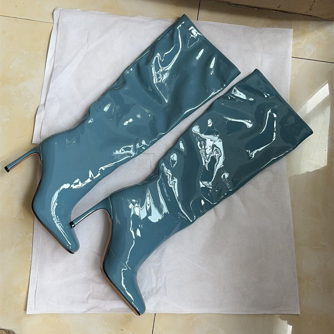 processing time:7-15 days after placing orders--Women's Autumn and Winter New Fashion Metal Decorated High Heel Boots Warm Short Fluffy High Round Head Boots.