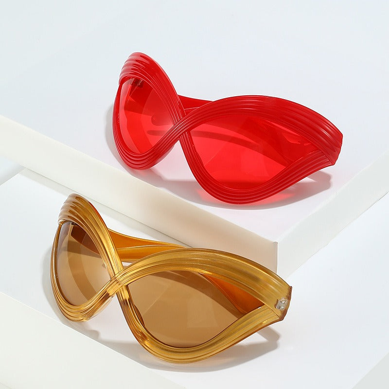 Line cat eye sunglasses, fashionable runway style futuristic hip-hop sunglasses