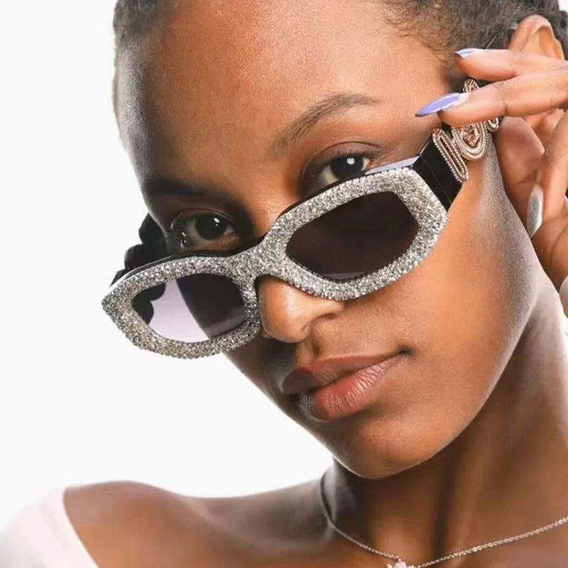 Diamond studded head sunglasses, trendy high-end sunglasses, ladies' sunglasses, street photography