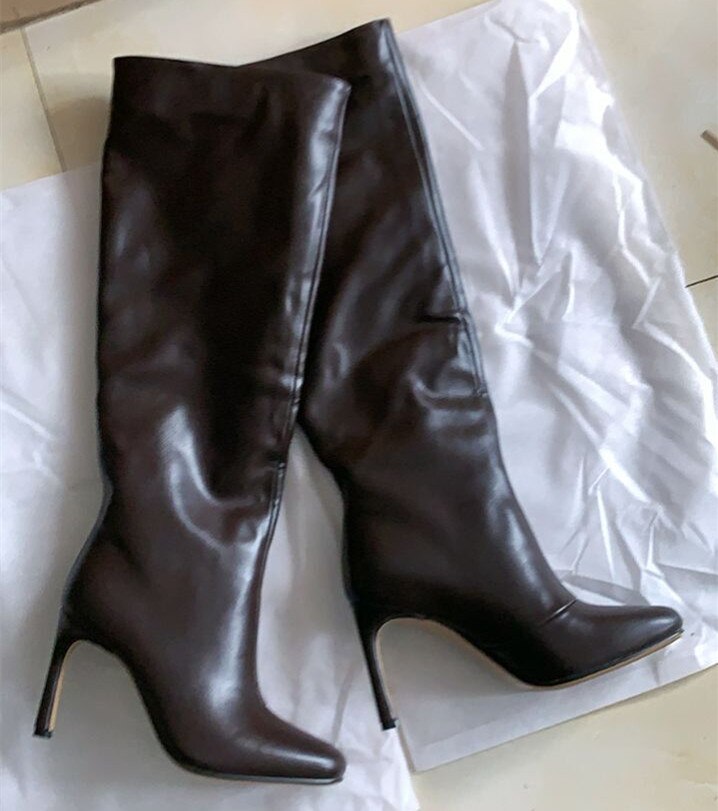 processing time:7-15 days after placing orders--Women's Autumn and Winter New Fashion Metal Decorated High Heel Boots Warm Short Fluffy High Round Head Boots.