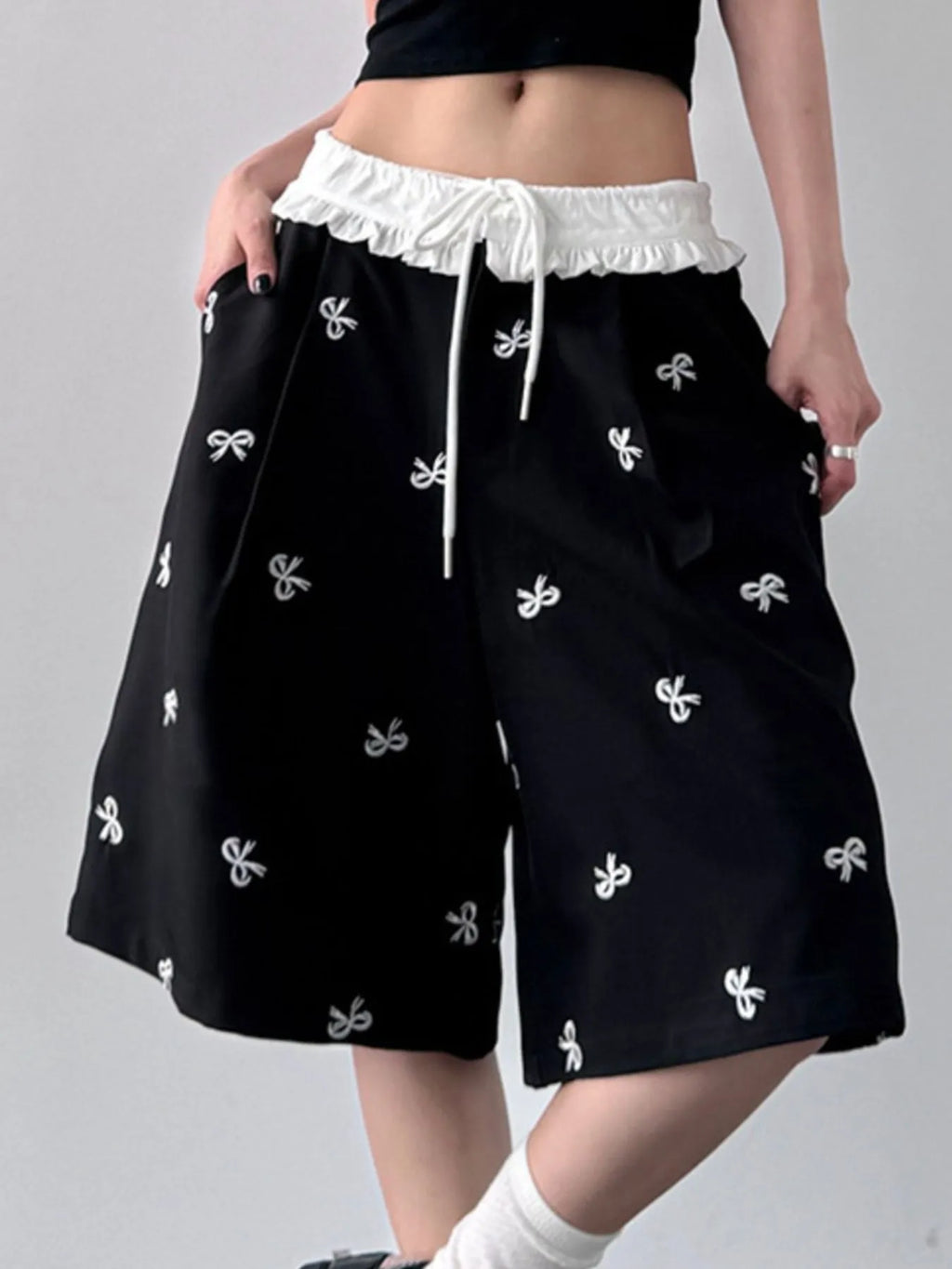 Bow Print Wide Leg Shorts with Contrast Ruffle Waistband