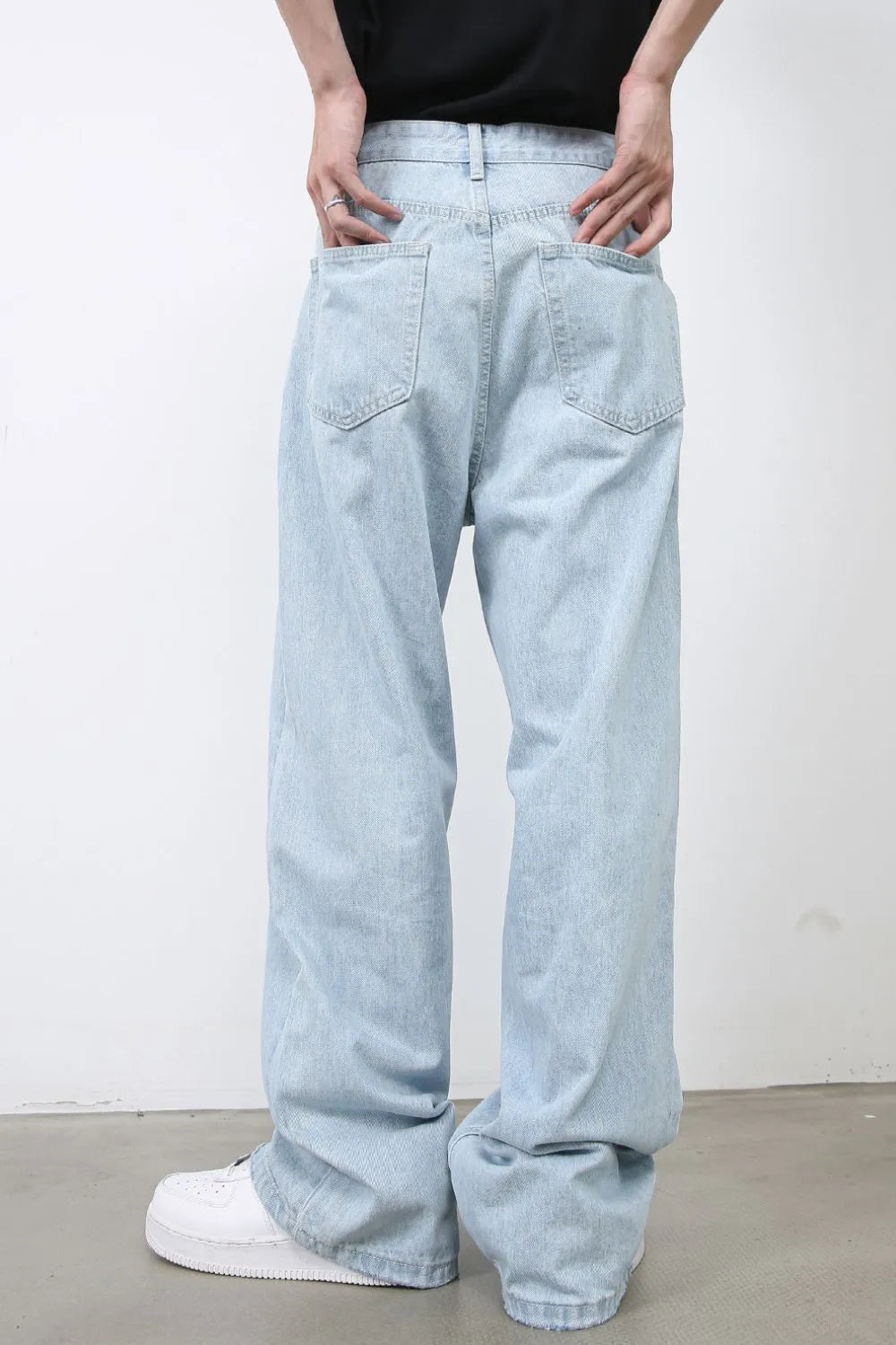 Men's Loose Fit Jeans with Pockets