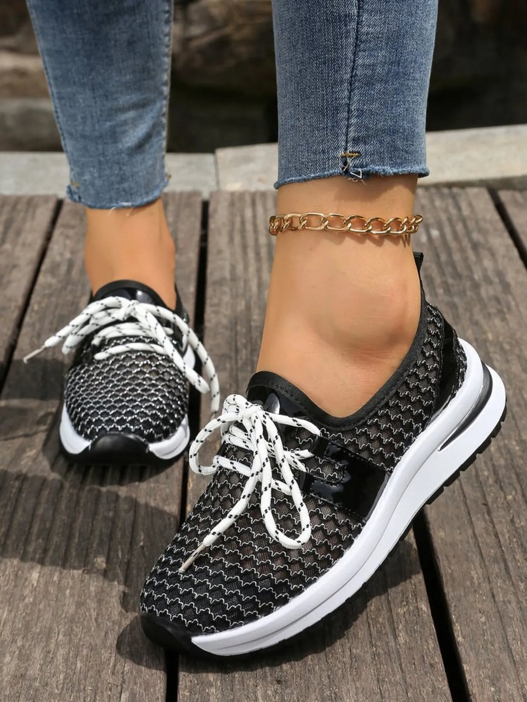 Breathable Mesh Lace-Up Athletic