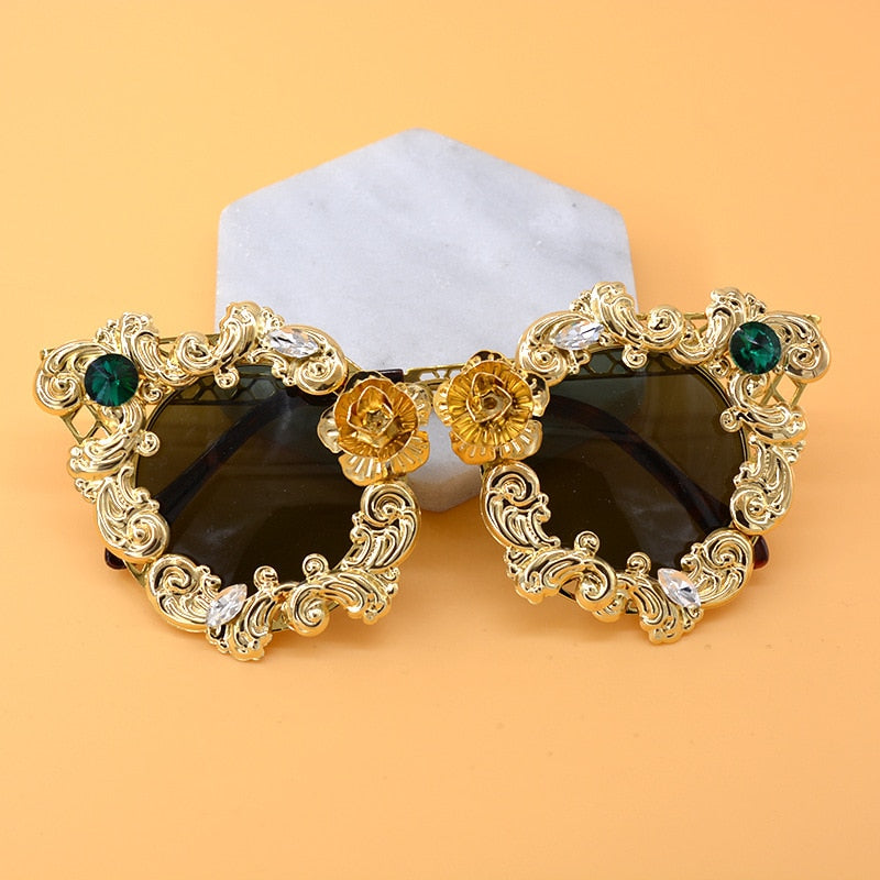 Cat Eye Sunglasses Women Luxury Gold Hollow Diamond Frame Brand Designer Sunglasses for Ladies Girls Shades