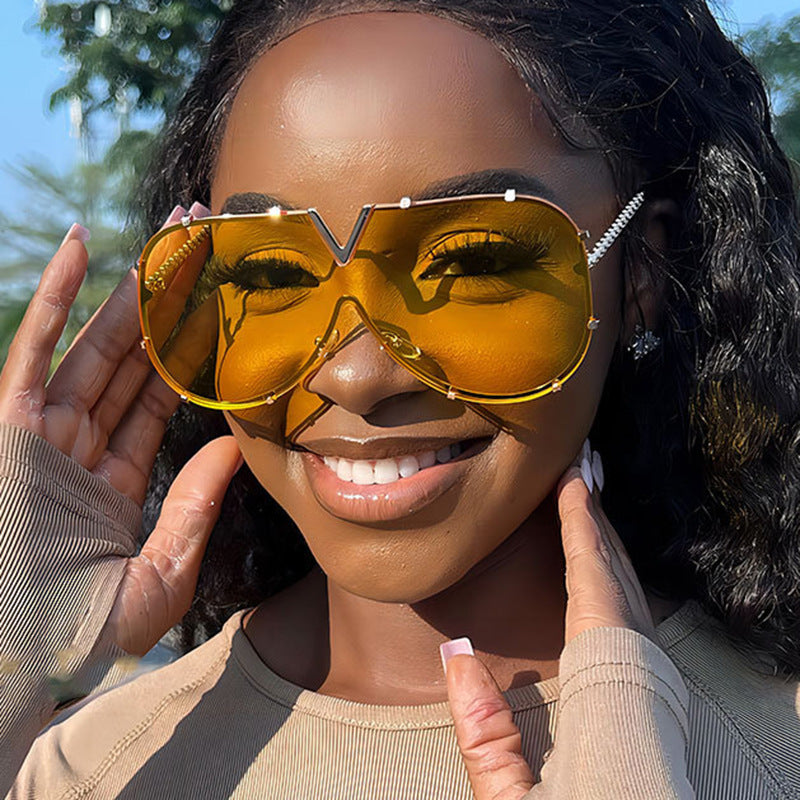 Fashion metal one-piece sunglasses, new V-frame sunglasses, Instagram popular sunglasses
