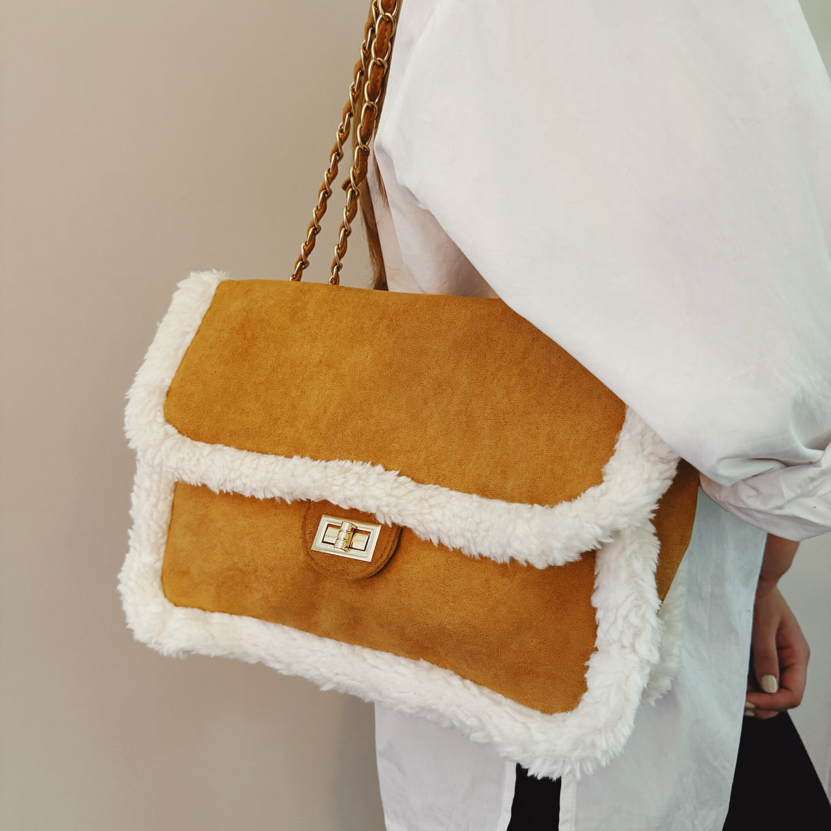 Luxe Deluxe Chain Shoulder Bag-4
