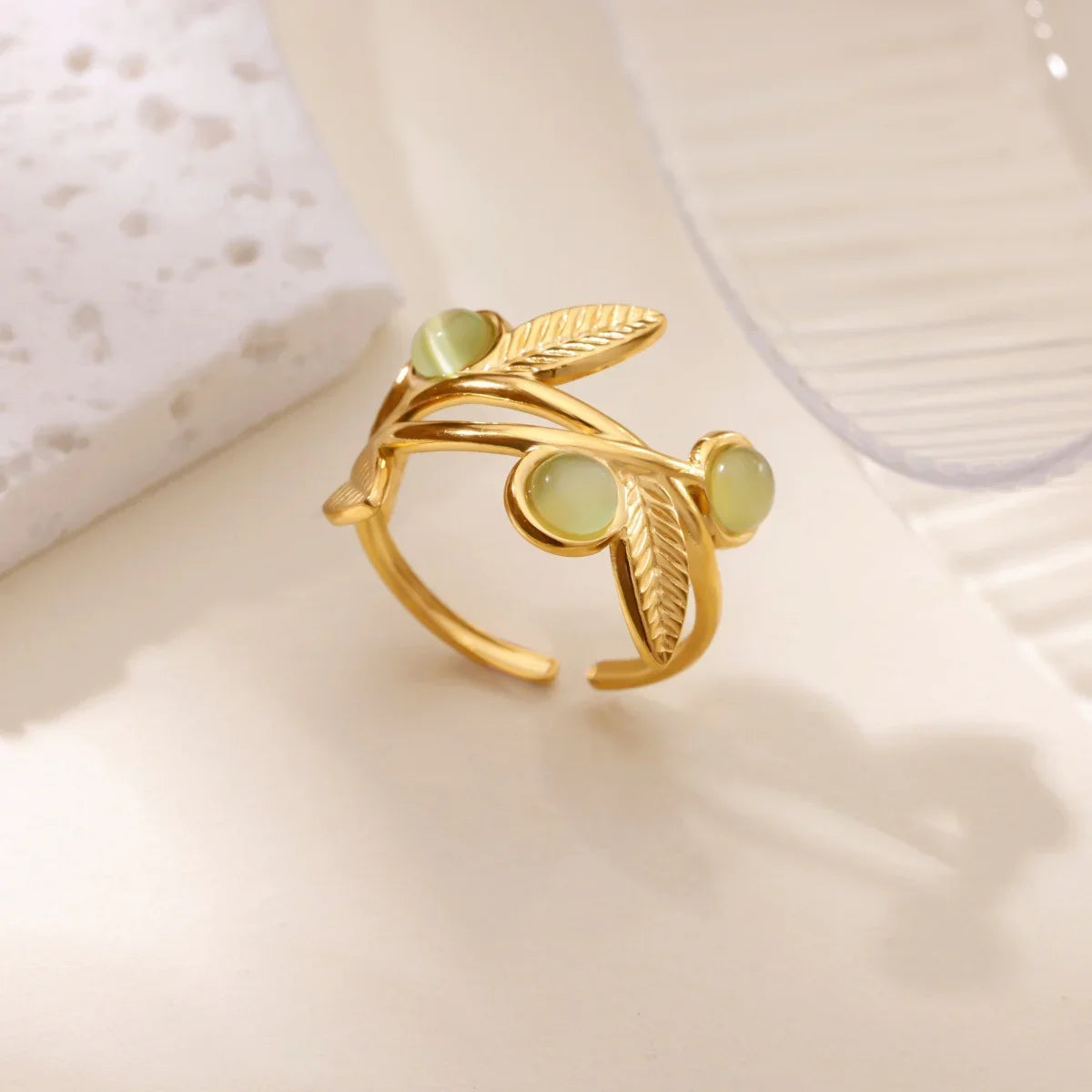 Vintage Green Stone Flower Zircon Ring