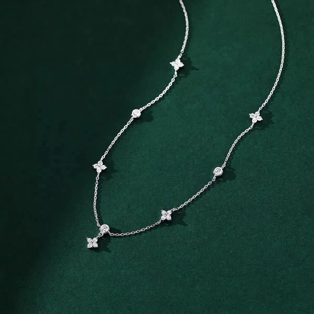 A S925 silver lucky four-leaf clover necklace, fashionable and elegant, perfect for Valentine's Day jewelry gifts