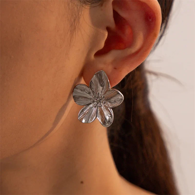 Vintage Gold Flower Stud Earrings