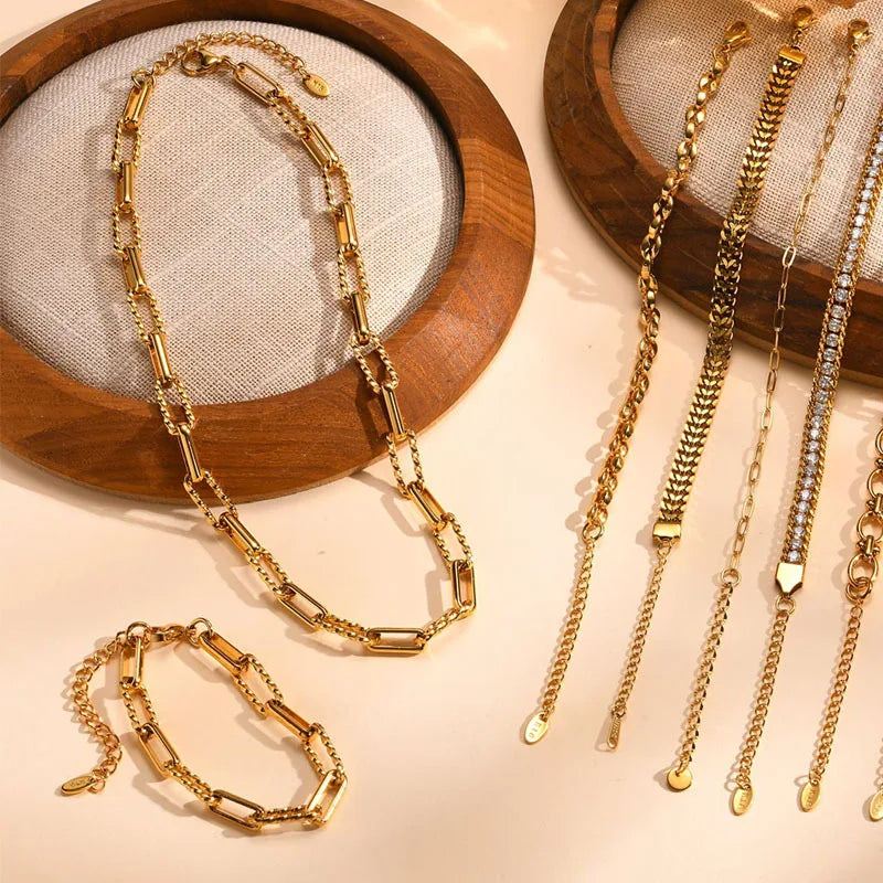 18K Gold Twist Paperclip Bracelet