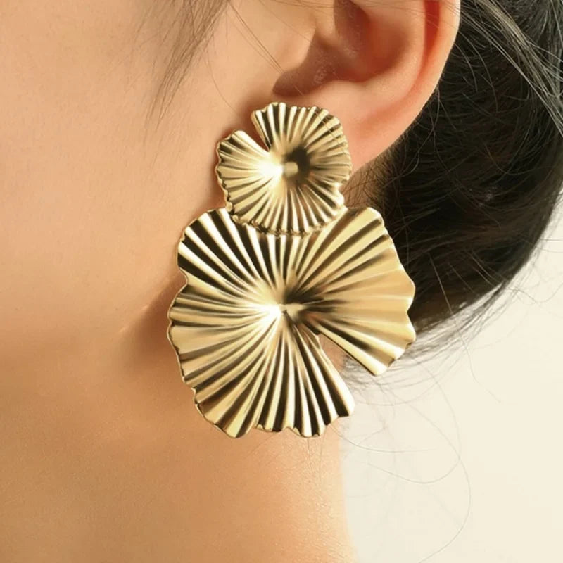Vintage Gold Flower Stud Earrings