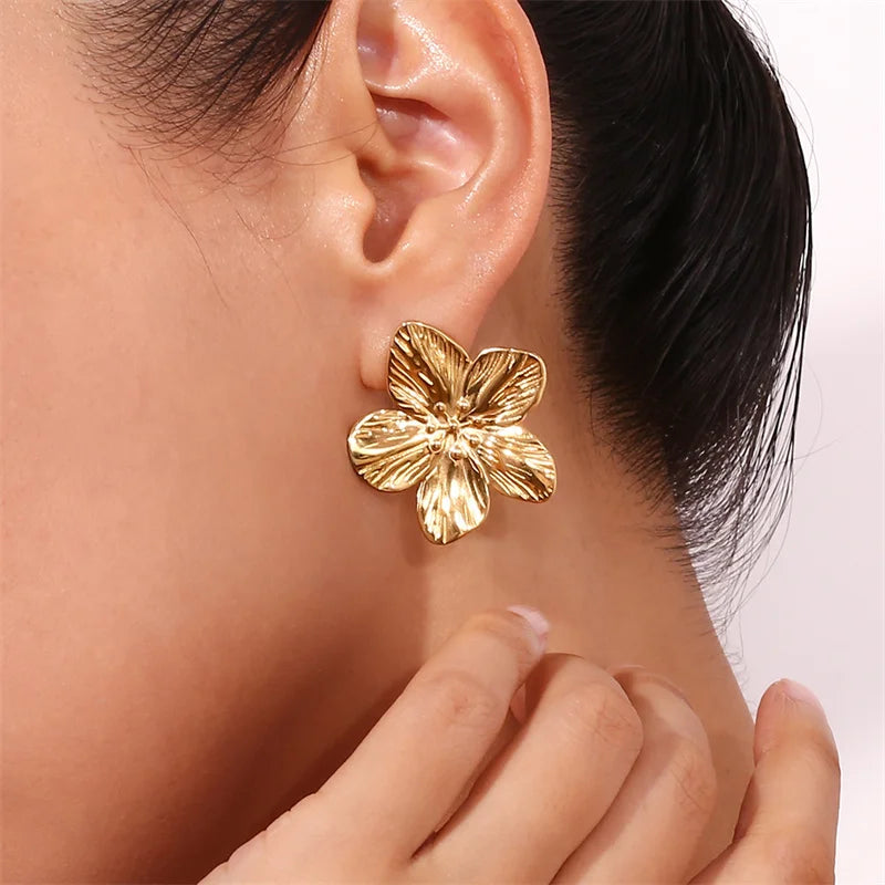 Vintage Gold Flower Stud Earrings