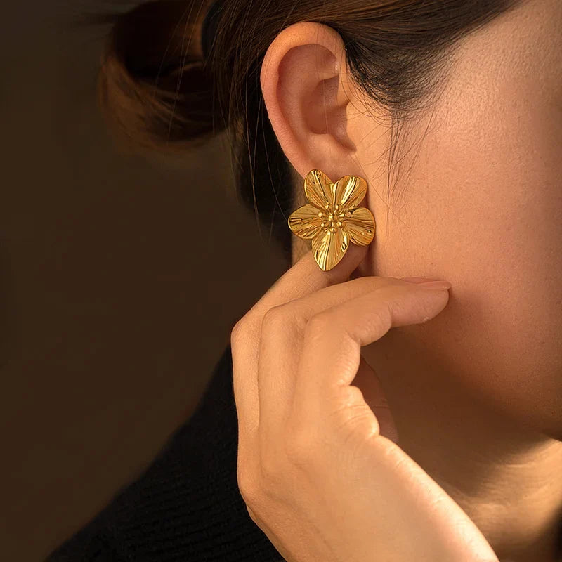 Vintage Gold Flower Stud Earrings