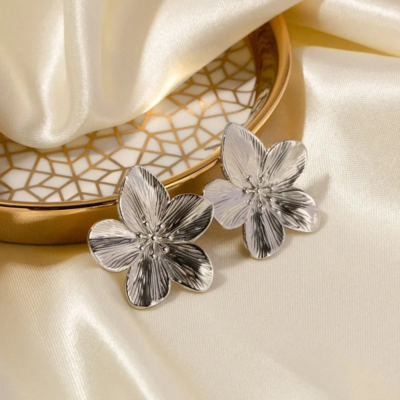 Vintage Gold Flower Stud Earrings