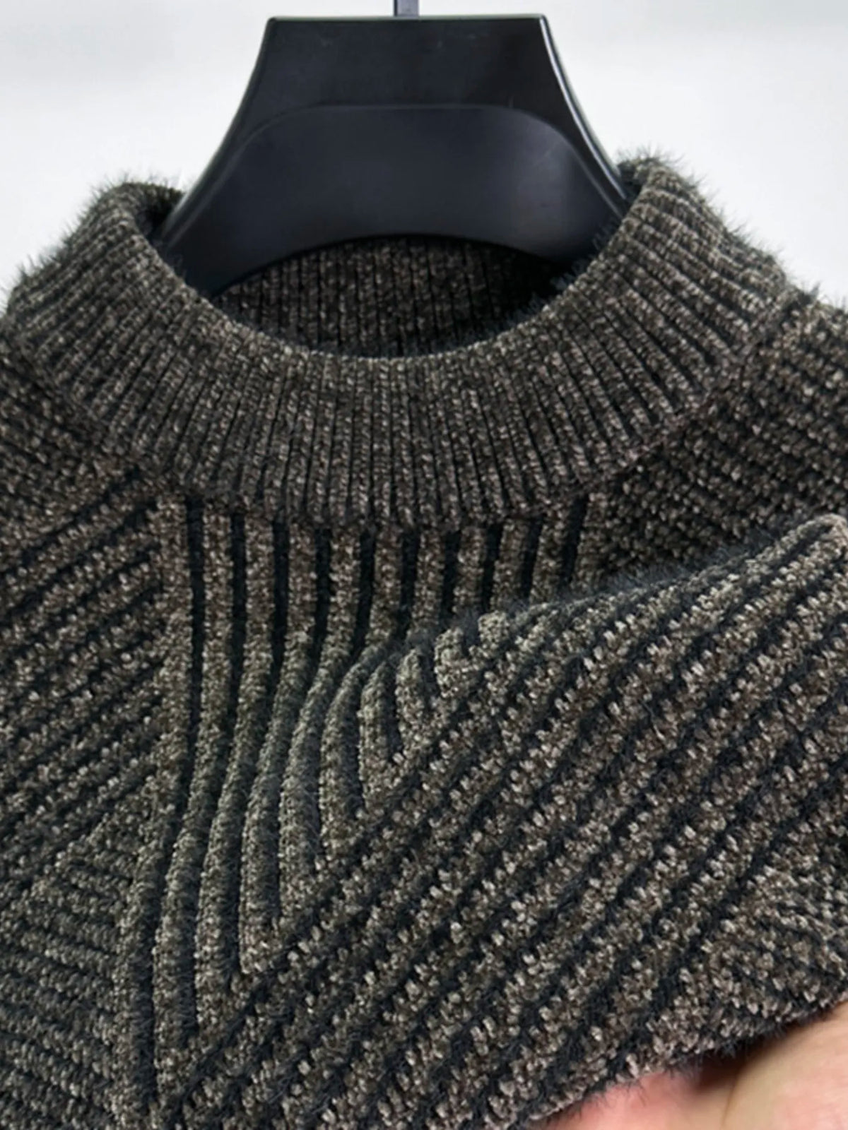 Men's Ribbed Knit Long Sleeve Sweater