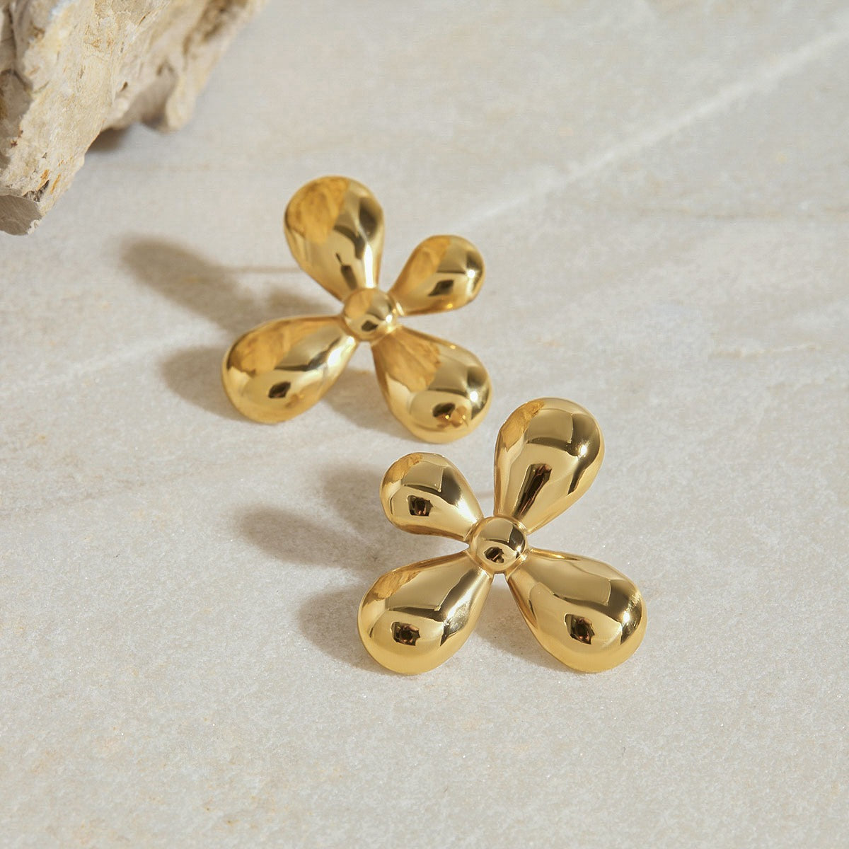 18K Gold Flower Earrings