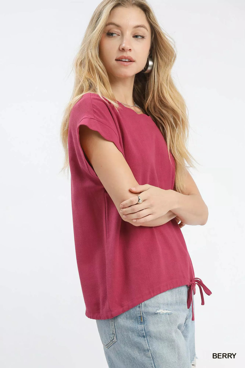 Umgee Linen Scalloped Round Neck Top